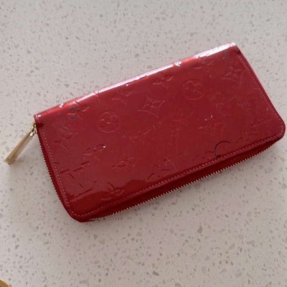 Louis Vuitton Vernis Patent Leather Monogram Zip Around Red Wallet - Picture 1 of 7